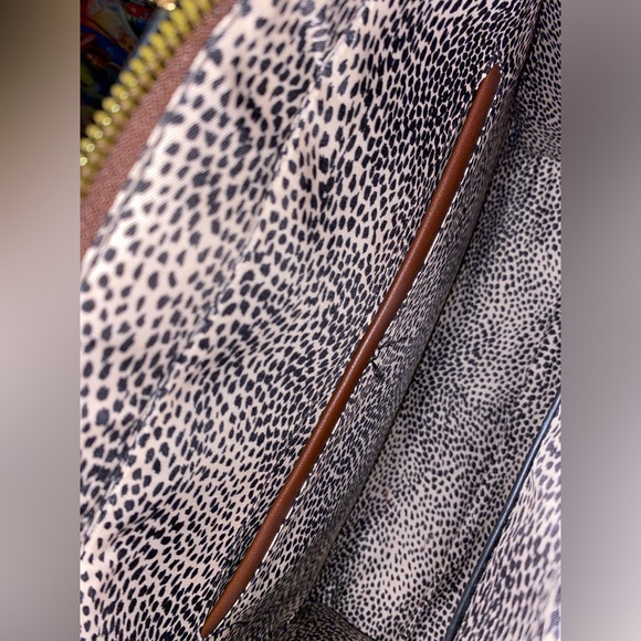 2 in 1 Large Tote Purse w/ Acrylic Circular Handles - Picture 9 of 16